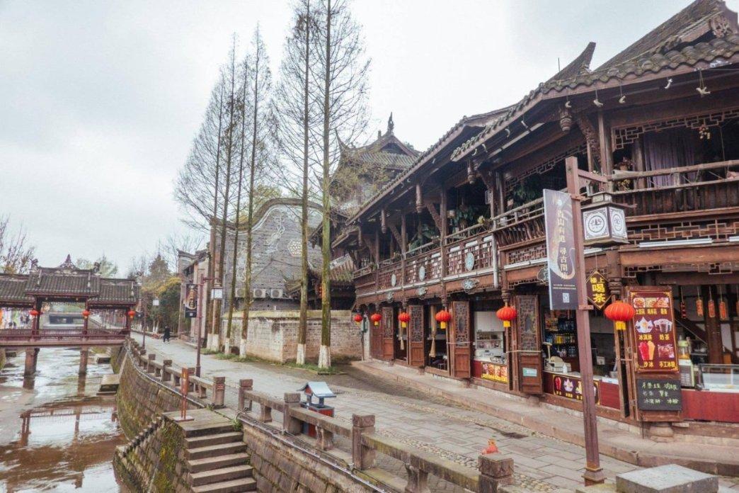 我至今不能原谅白素贞,两条四川的蛇水淹江苏,笑死在网友评论区